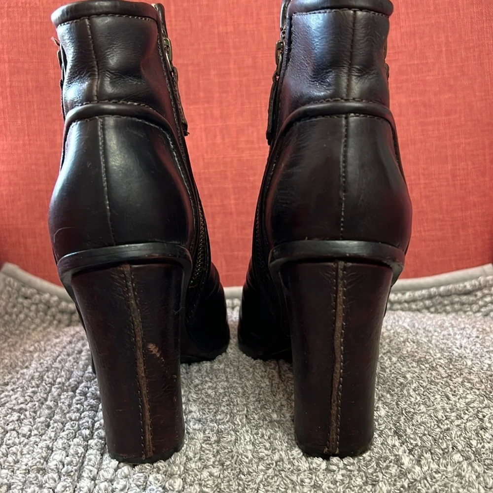 FRYE SYLVIA‎ PIPPING BOOTIE